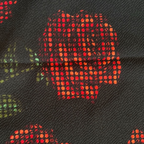 LLR Cassie Black with Red Roses - Picture 2 of 4